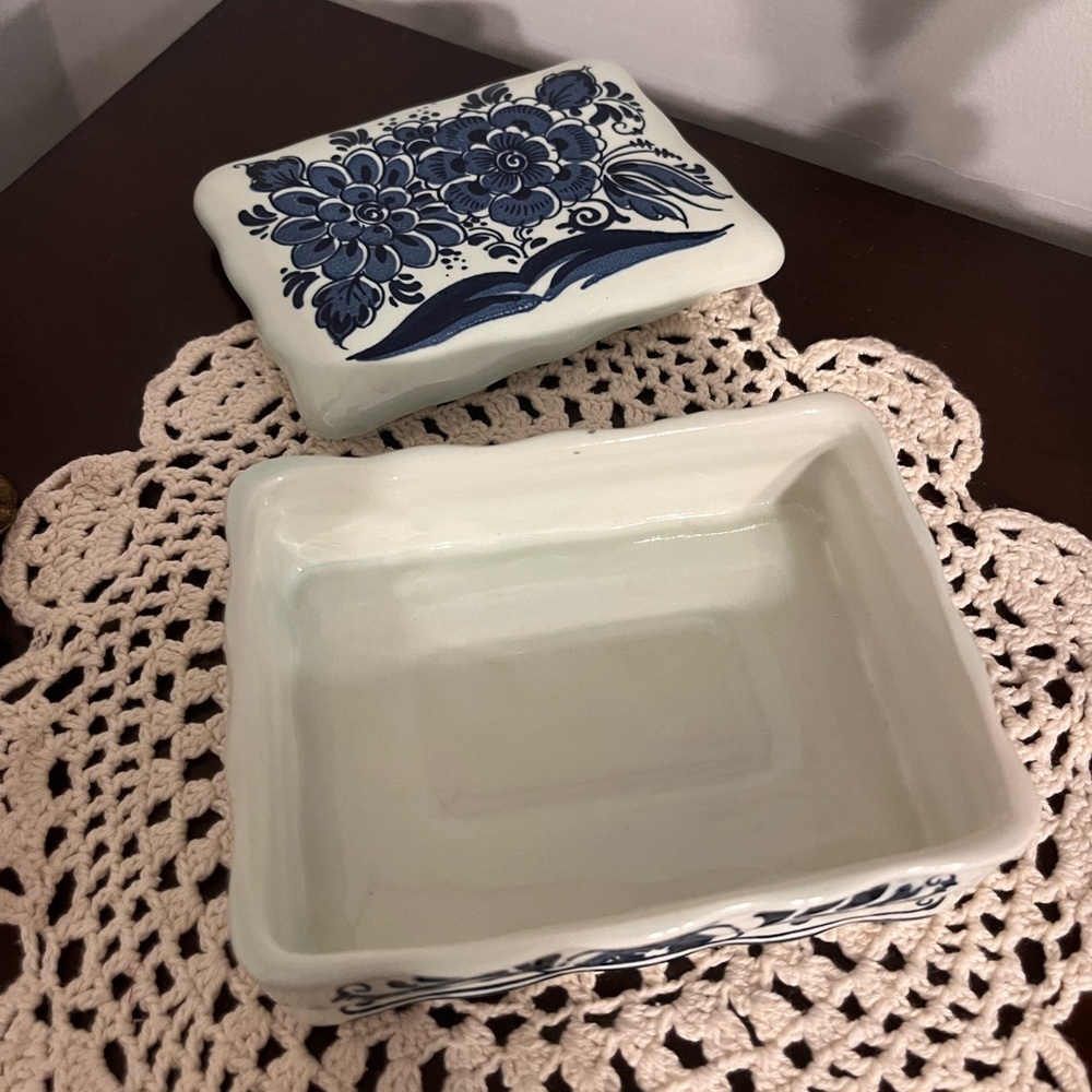 Delft Holland Blue Floral Trinket Jewelry Box - Picture 4 of 8